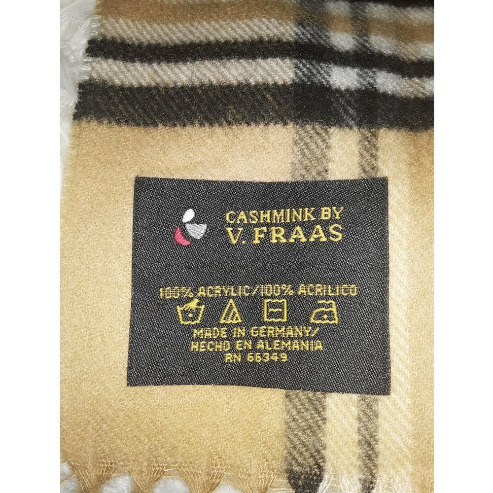 Iconic Check Scarf - Picture 5 of 5